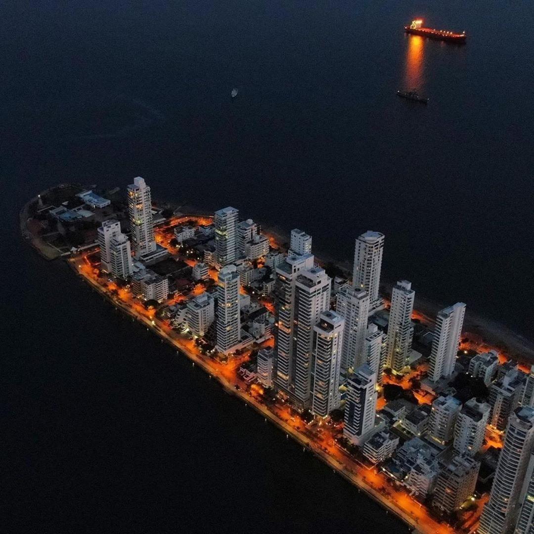 Amplia Con Vista Al Mar Y Bano Privado Cartagène